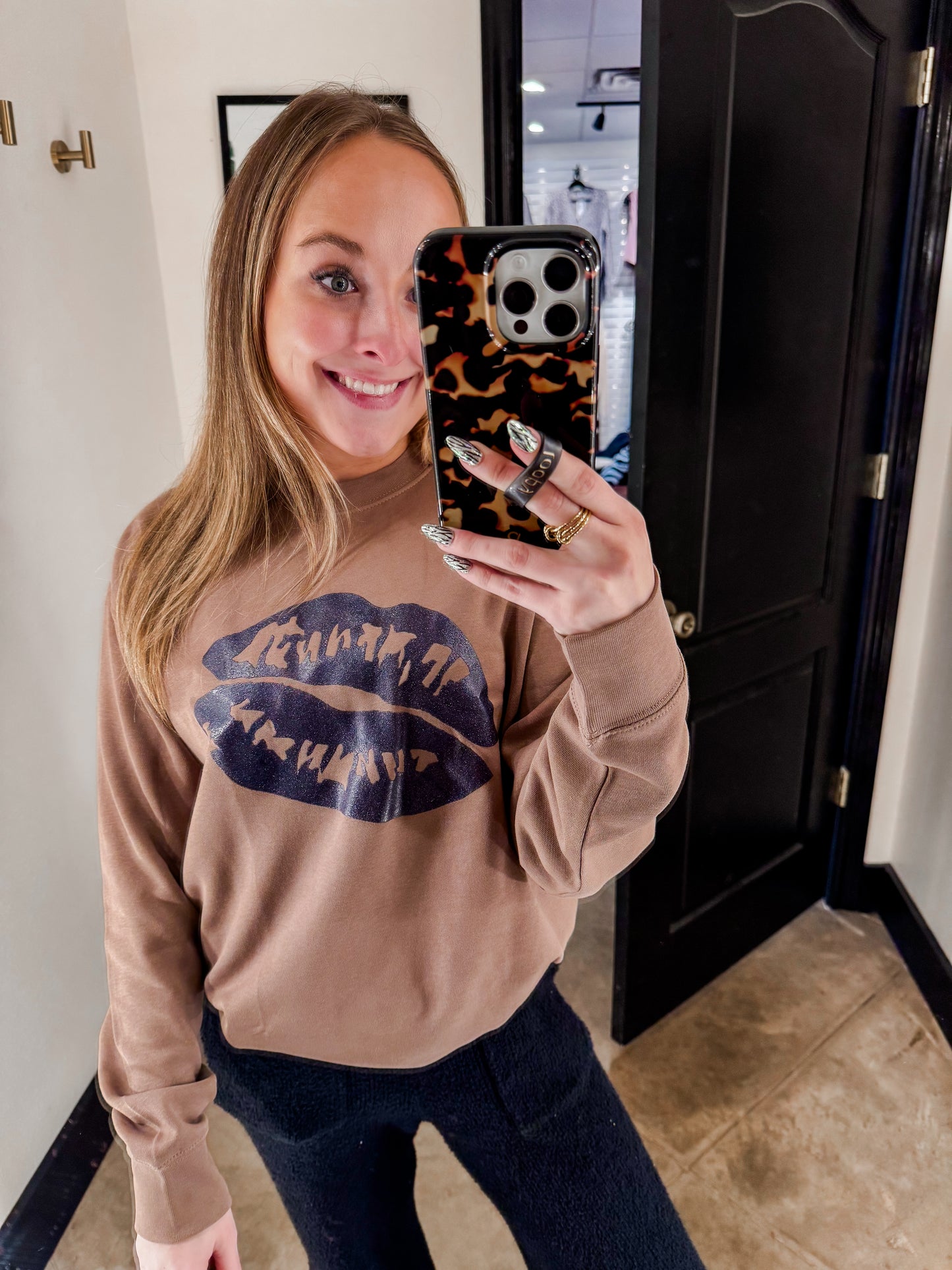 Glitter Lips Pullover