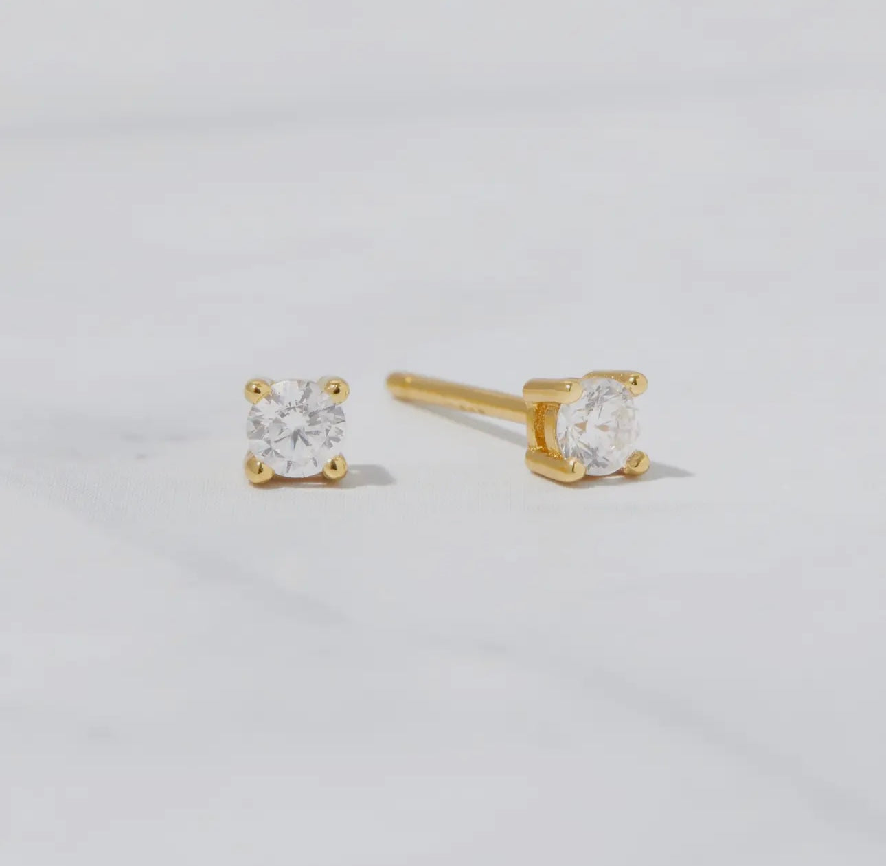 Solitaire studs