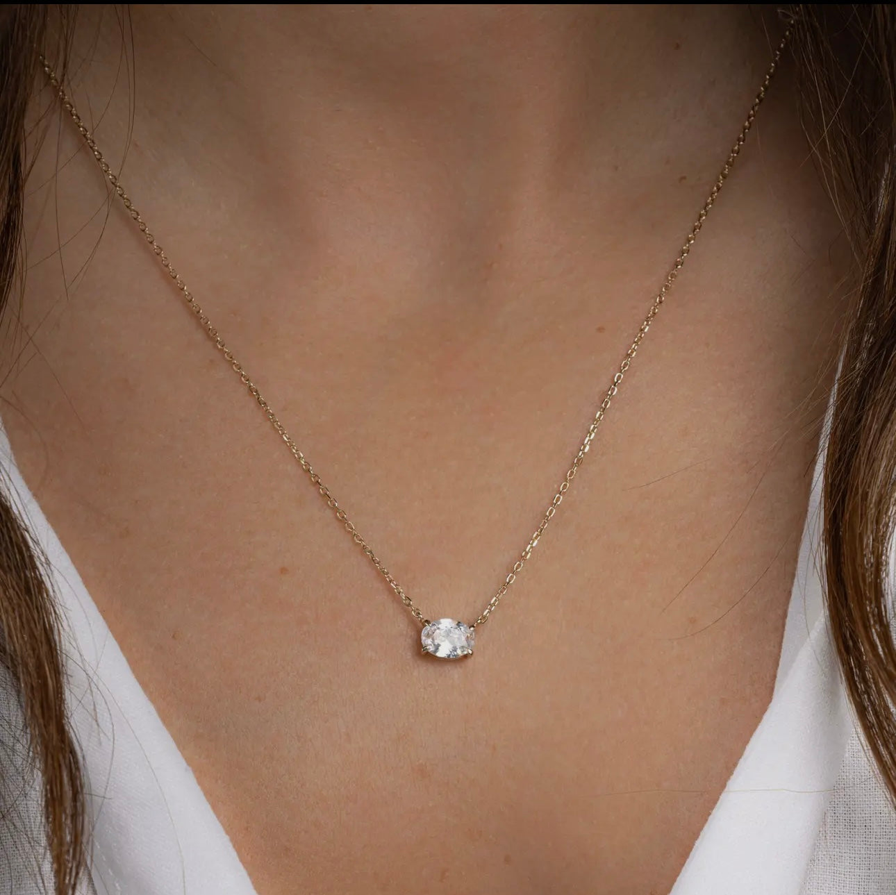 Oval pendant necklace